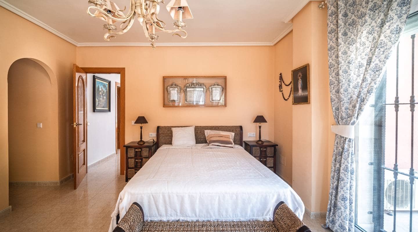 4 bedroom Villa for sale in Dona Pepa with pool - € 1,099,000 (Ref: 9127414)