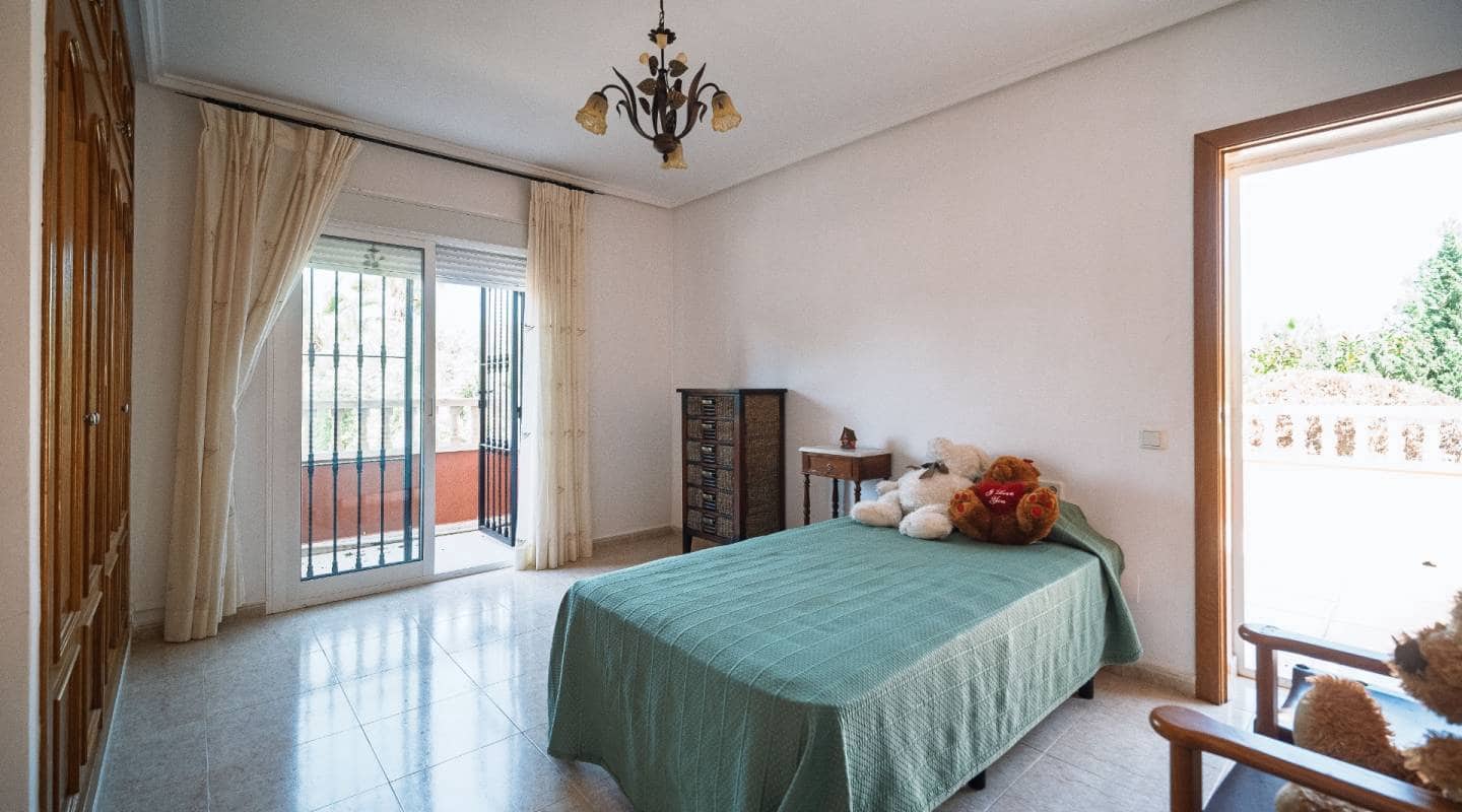 4 bedroom Villa for sale in Dona Pepa with pool - € 1,099,000 (Ref: 9127414)