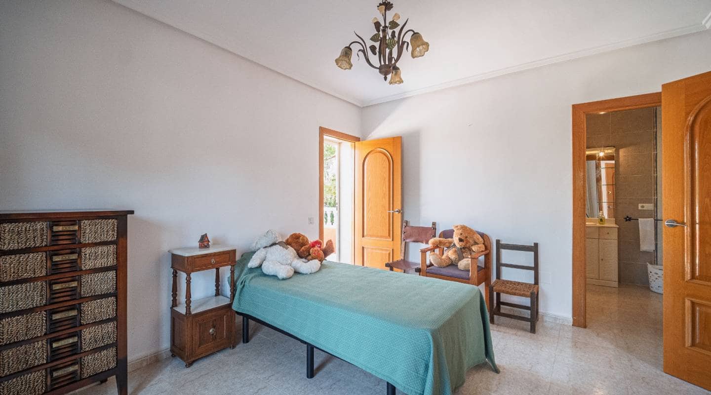 4 bedroom Villa for sale in Dona Pepa with pool - € 1,099,000 (Ref: 9127414)