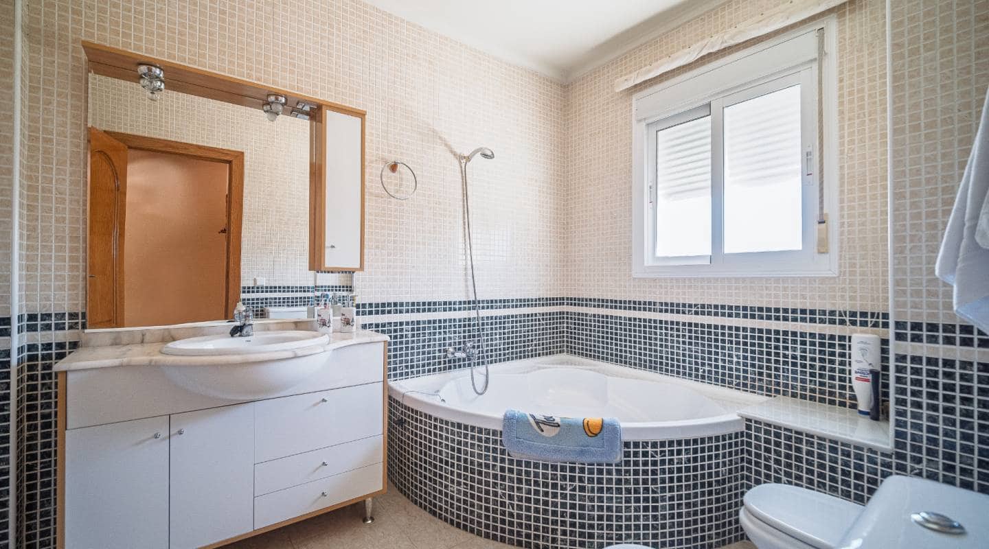 4 bedroom Villa for sale in Dona Pepa with pool - € 1,099,000 (Ref: 9127414)