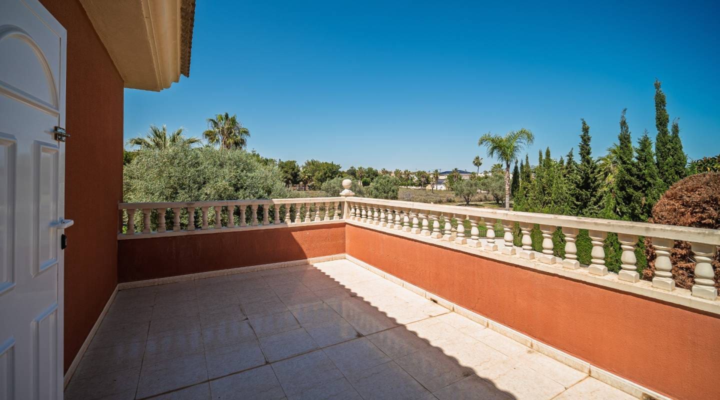 4 bedroom Villa for sale in Dona Pepa with pool - € 1,099,000 (Ref: 9127414)