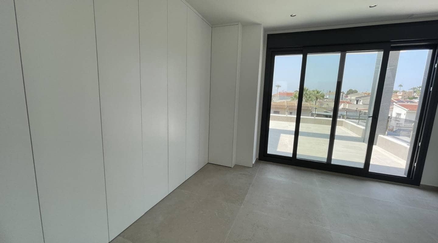 3 bedroom Villa for sale in Ciudad Quesada with pool - € 799,900 (Ref: 9289482)