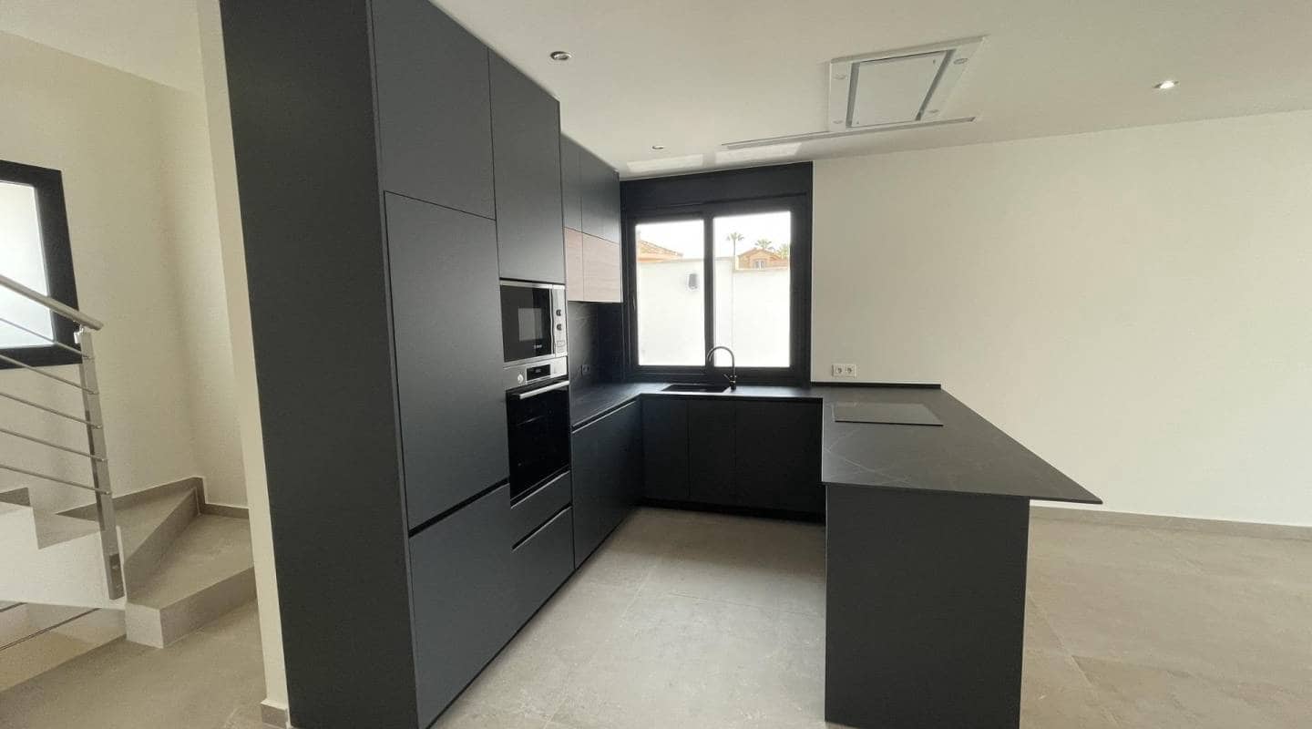 3 bedroom Villa for sale in Ciudad Quesada with pool - € 799,900 (Ref: 9289482)