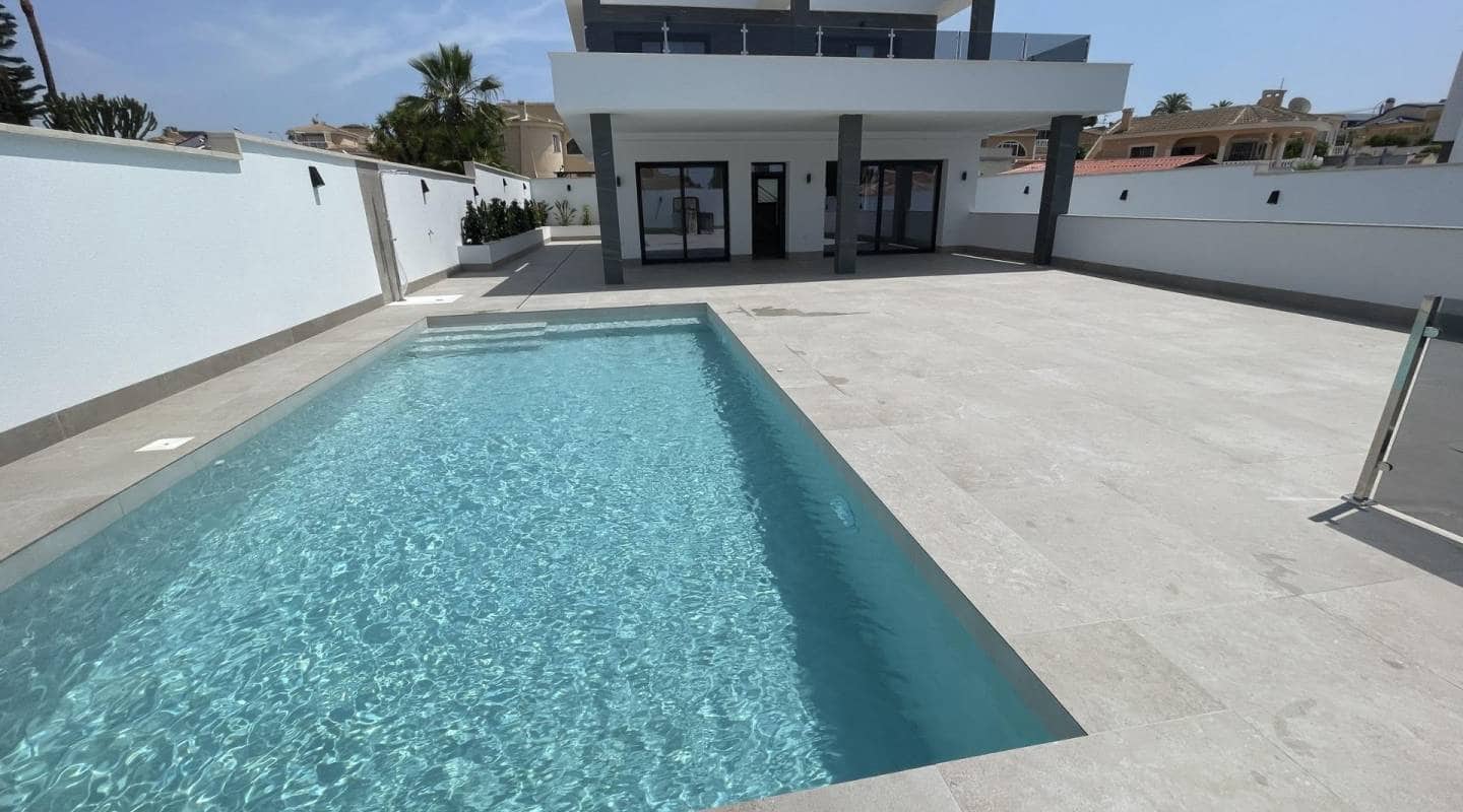 3 bedroom Villa for sale in Ciudad Quesada with pool - € 799,900 (Ref: 9289482)