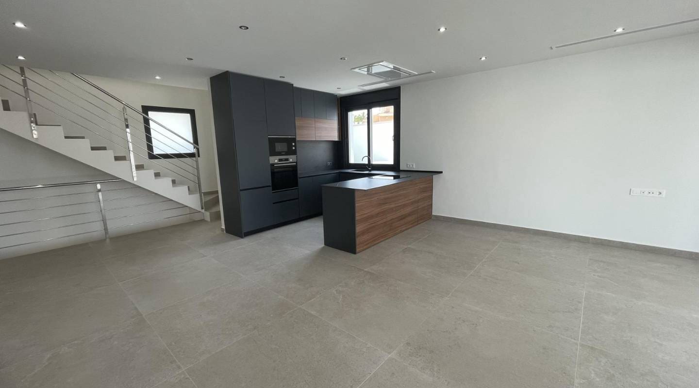 3 bedroom Villa for sale in Ciudad Quesada with pool - € 799,900 (Ref: 9289482)