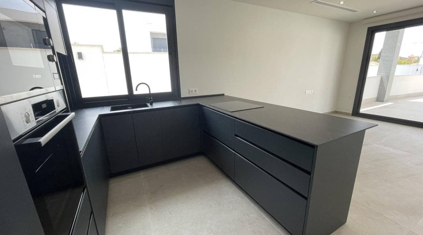 3 bedroom Villa for sale in Ciudad Quesada with pool - € 799,900 (Ref: 9289482)