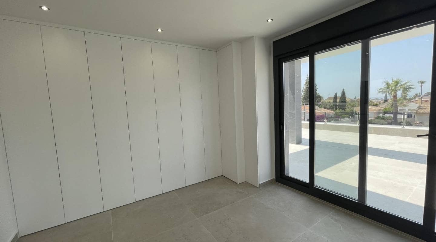 3 bedroom Villa for sale in Ciudad Quesada with pool - € 799,900 (Ref: 9289482)