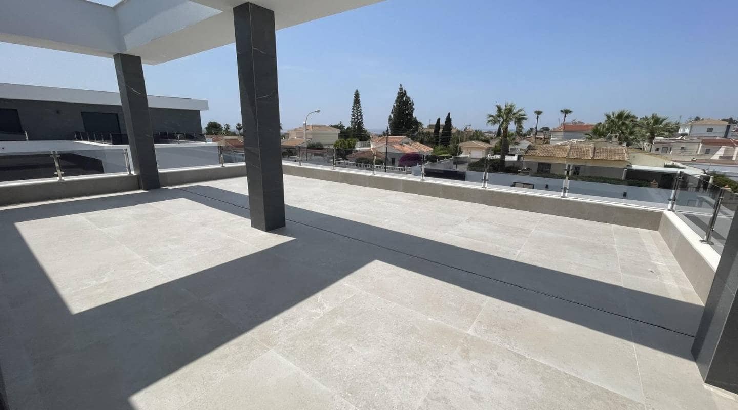 3 bedroom Villa for sale in Ciudad Quesada with pool - € 799,900 (Ref: 9289482)