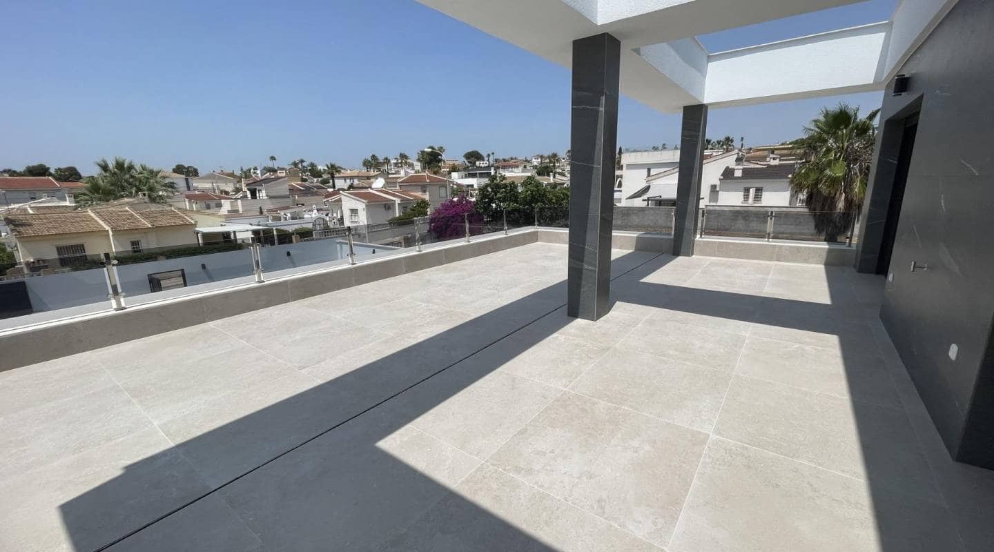 3 bedroom Villa for sale in Ciudad Quesada with pool - € 799,900 (Ref: 9289482)