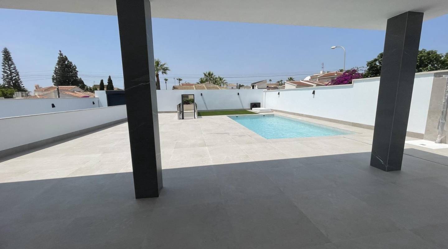 3 bedroom Villa for sale in Ciudad Quesada with pool - € 799,900 (Ref: 9289482)