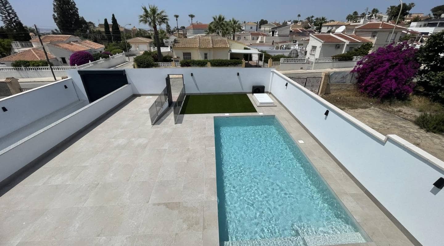 3 bedroom Villa for sale in Ciudad Quesada with pool - € 799,900 (Ref: 9289482)