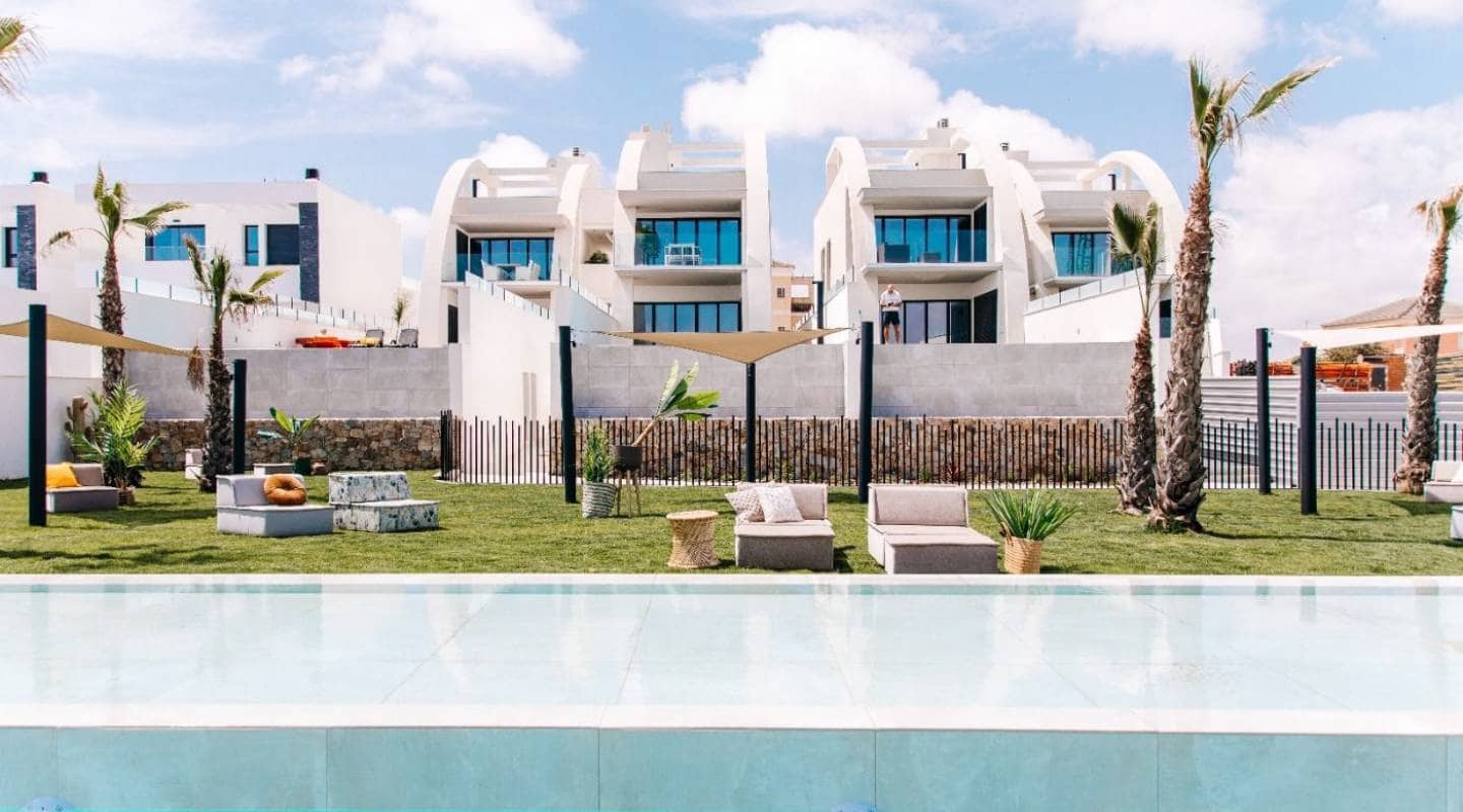 4 soveværelse Bungalow til salg i Ciudad Quesada med swimmingpool - € 599.000 (Ref: 9289485)