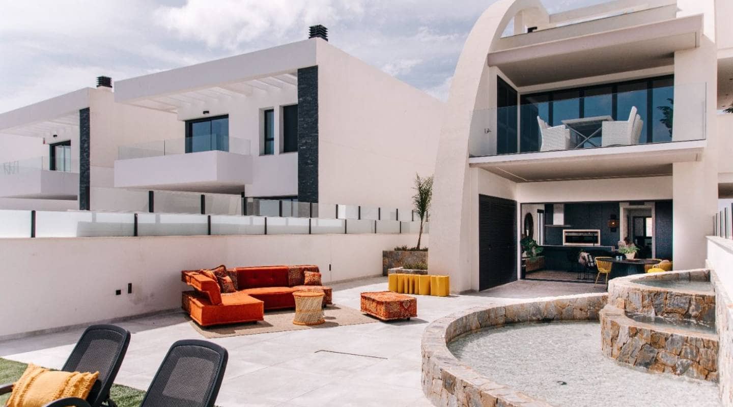 4 soveværelse Bungalow til salg i Ciudad Quesada med swimmingpool - € 599.000 (Ref: 9289485)