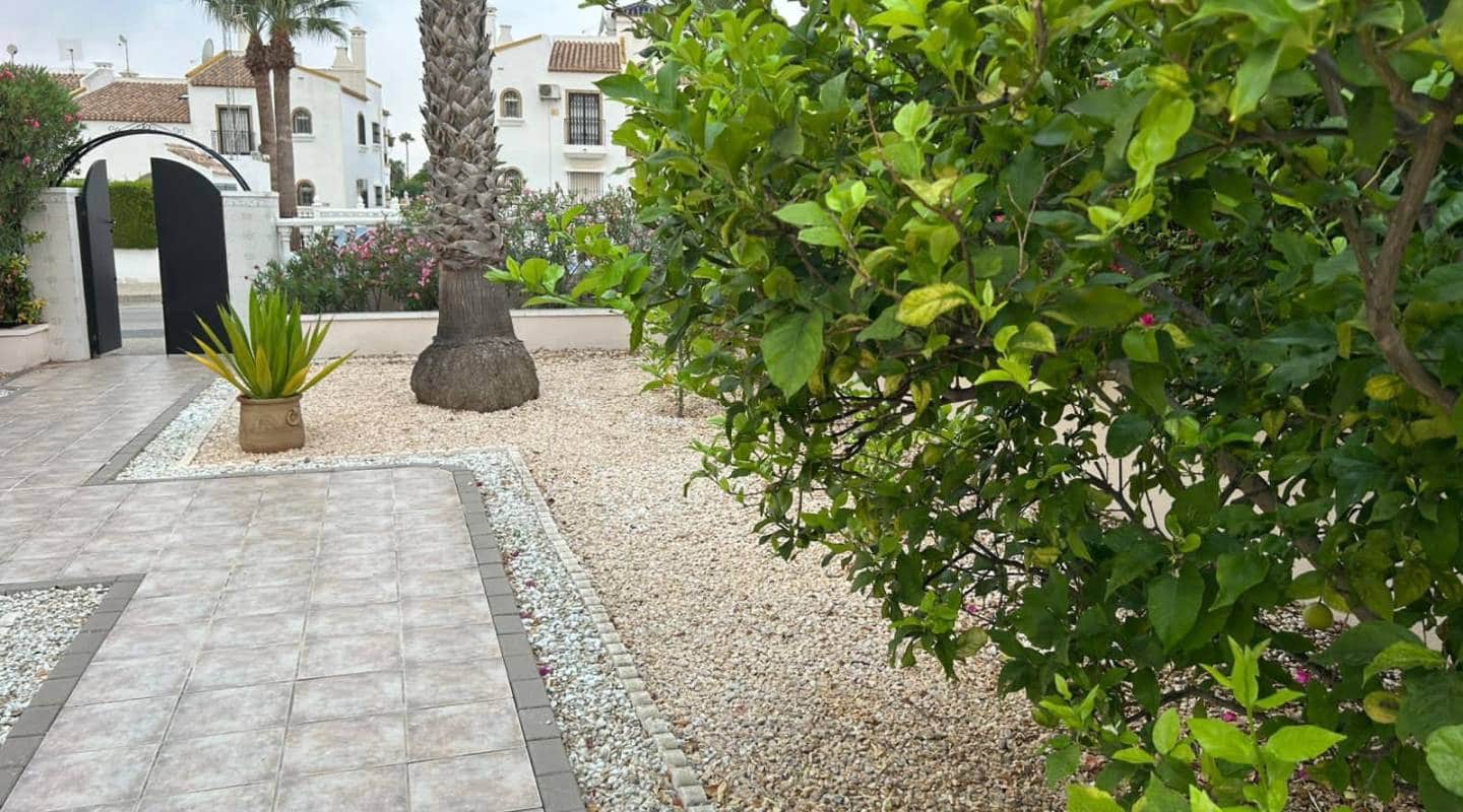 3 Zimmer Villa zu verkaufen in Villamartin mit Pool - 369.000 € (Ref: 9311214)