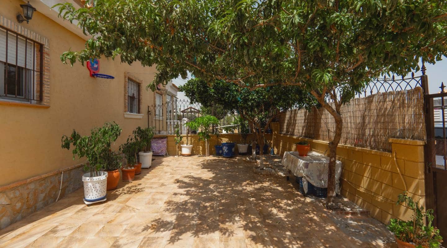 3 sovrum Semi-fristående Villa till salu i Ciudad Quesada med pool - 219 950 € (Ref: 9311216)