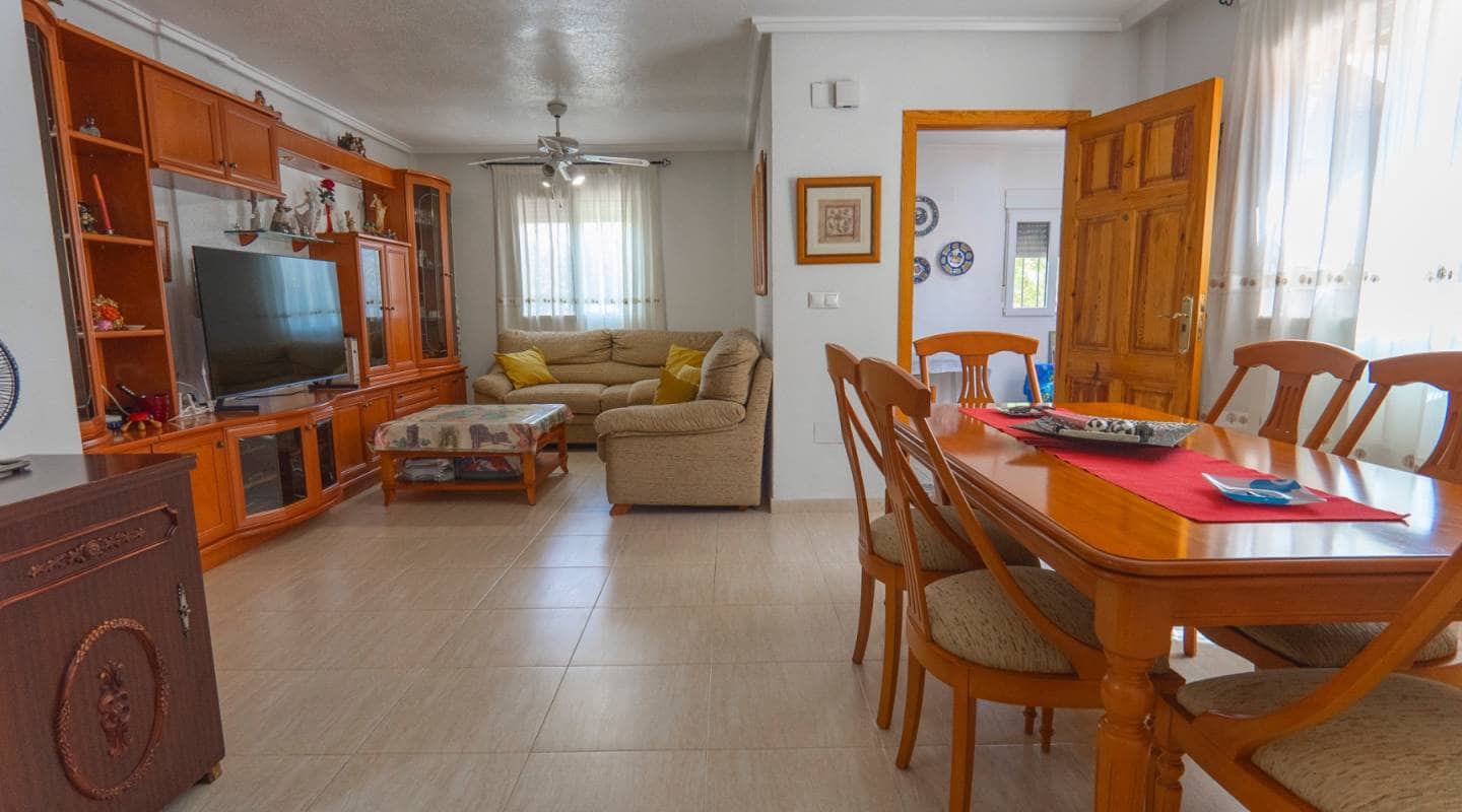 3 sovrum Semi-fristående Villa till salu i Ciudad Quesada med pool - 219 950 € (Ref: 9311216)