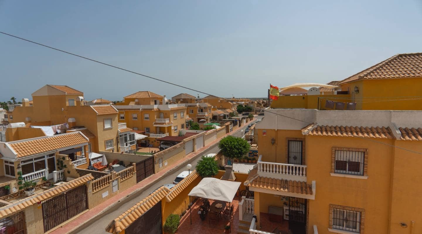 3 sovrum Semi-fristående Villa till salu i Ciudad Quesada med pool - 219 950 € (Ref: 9311216)