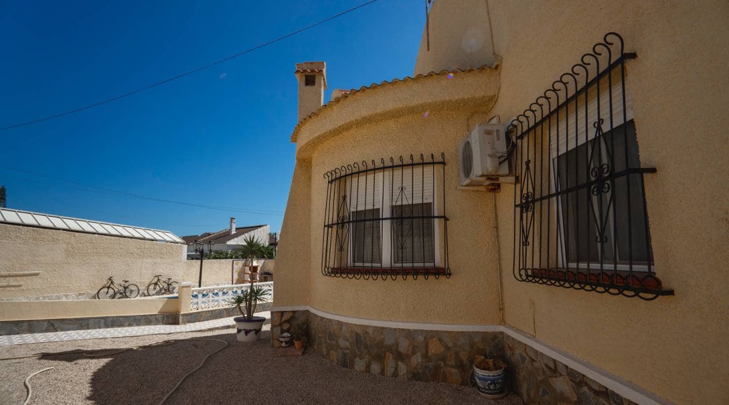 3 bedroom Villa for sale in Ciudad Quesada with pool - € 380,000 (Ref: 9311217)