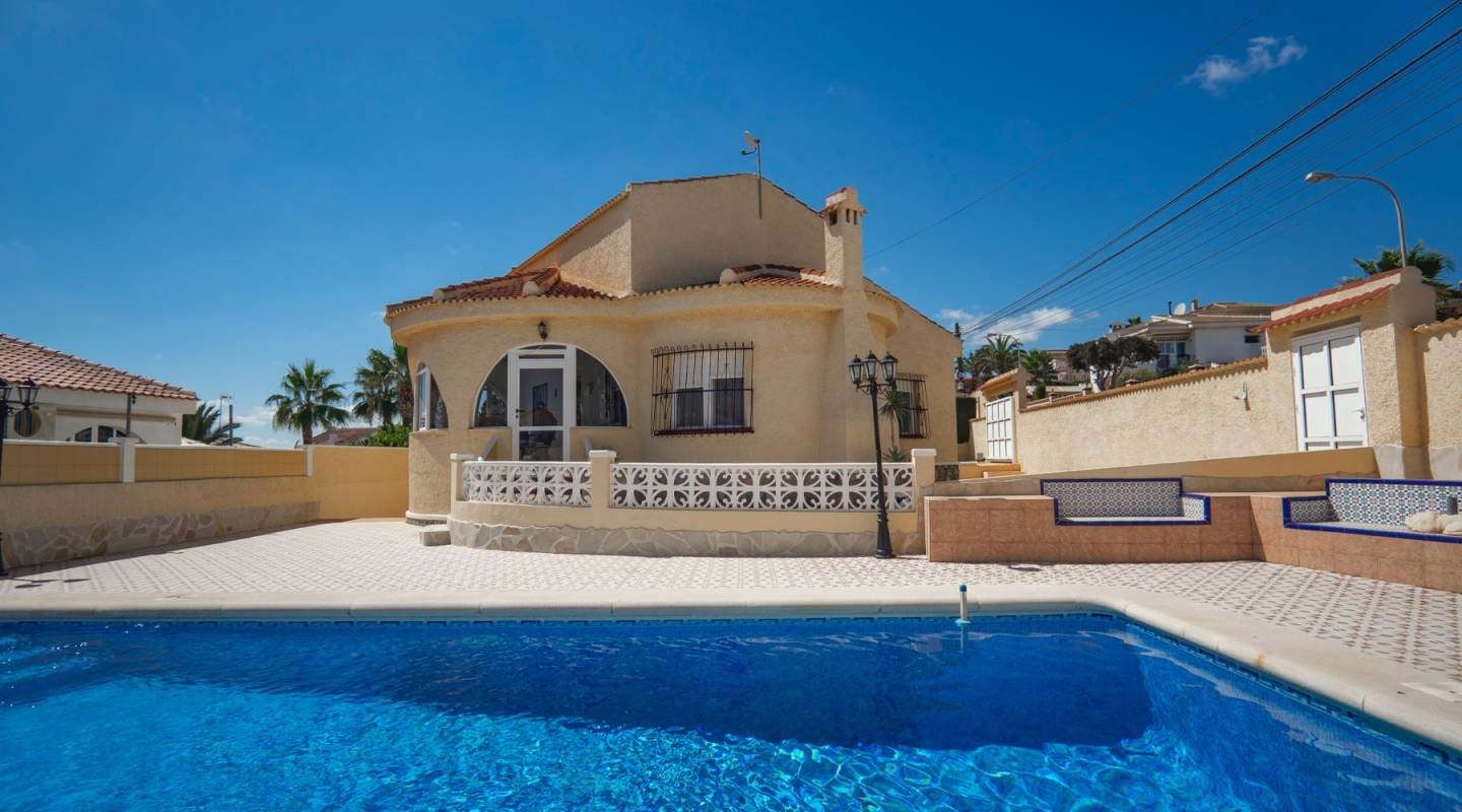 3 bedroom Villa for sale in Ciudad Quesada with pool - € 380,000 (Ref: 9311217)