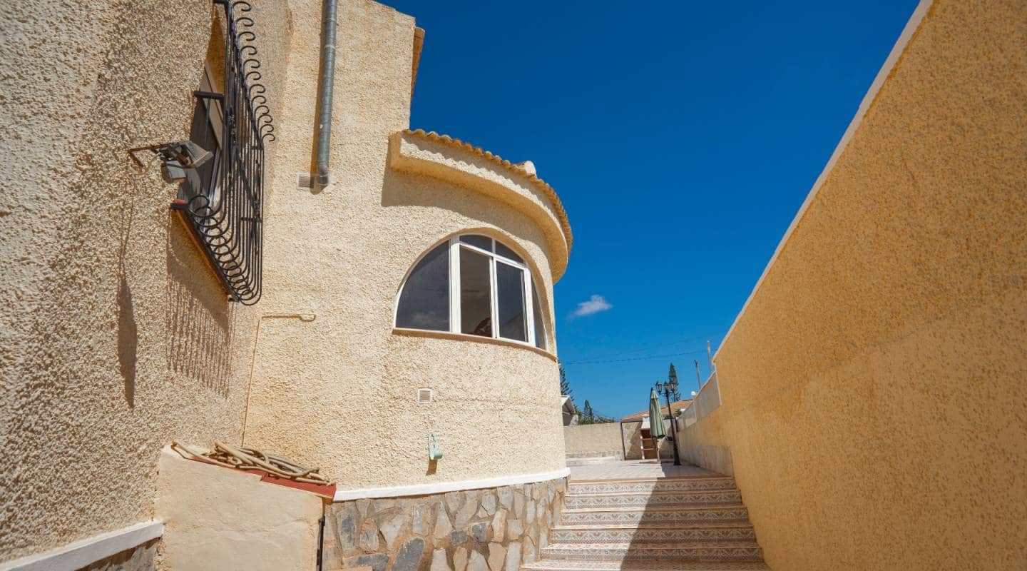 3 bedroom Villa for sale in Ciudad Quesada with pool - € 380,000 (Ref: 9311217)