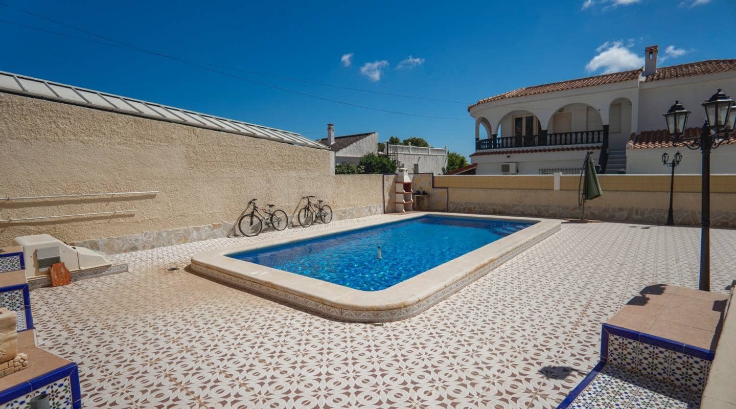 3 bedroom Villa for sale in Ciudad Quesada with pool - € 380,000 (Ref: 9311217)