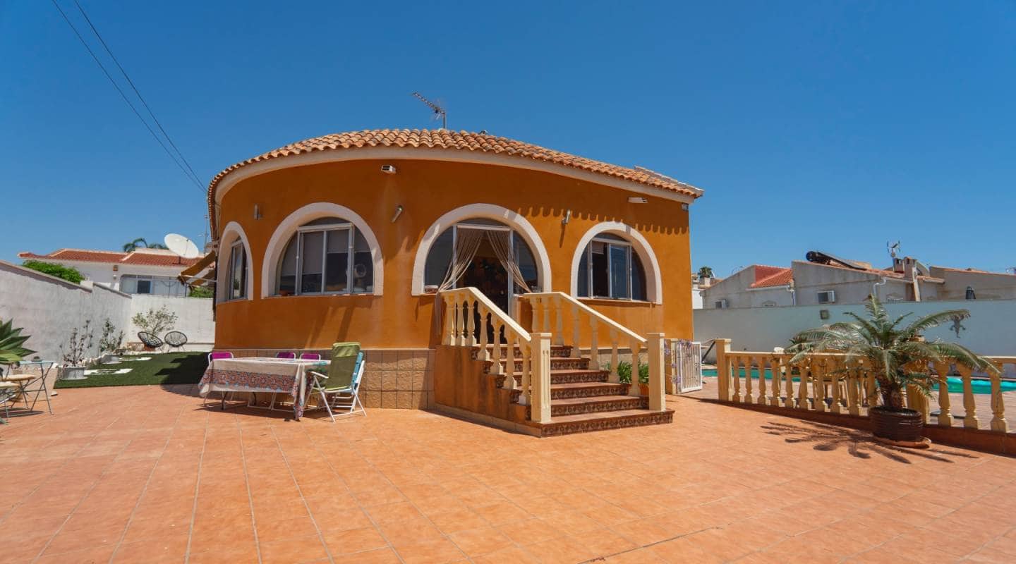 4 bedroom Villa for sale in Ciudad Quesada with pool - € 419,950 (Ref: 9311536)
