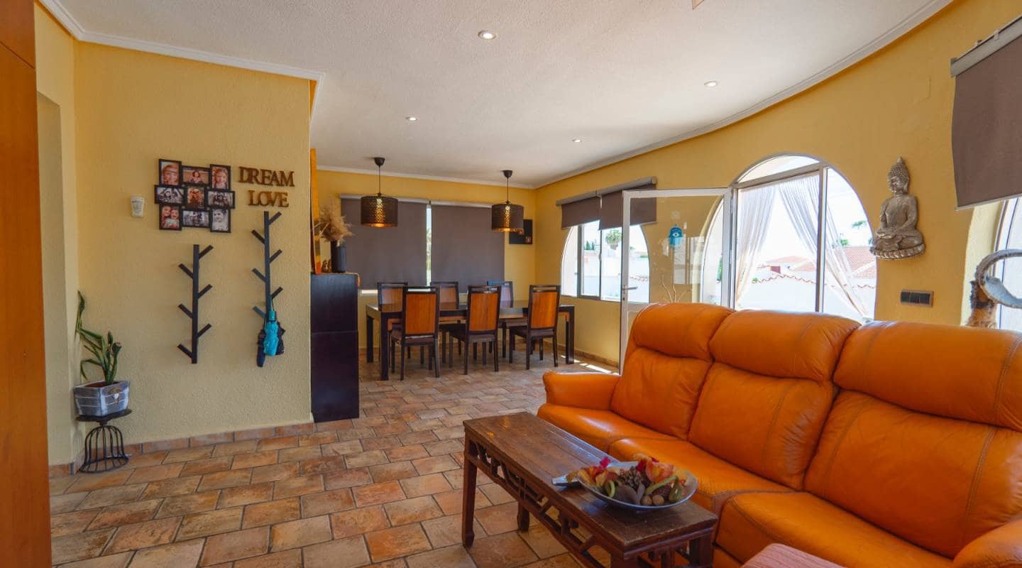 4 bedroom Villa for sale in Ciudad Quesada with pool - € 419,950 (Ref: 9311536)