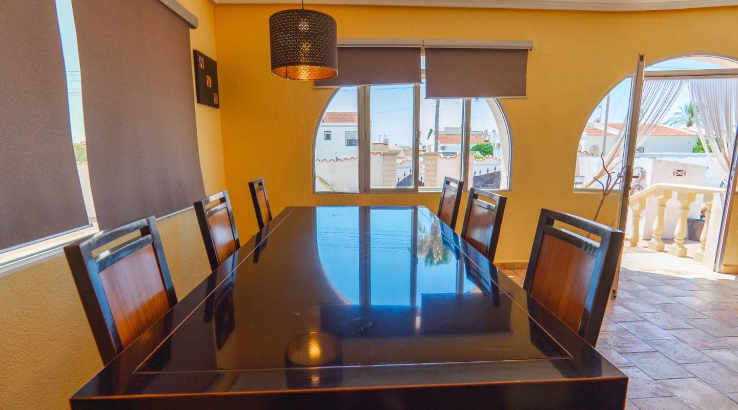 4 bedroom Villa for sale in Ciudad Quesada with pool - € 419,950 (Ref: 9311536)