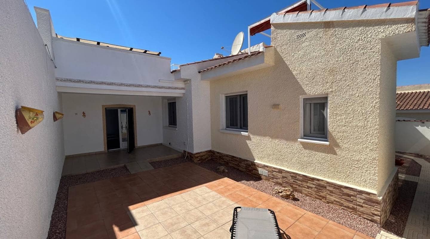 2 bedroom Villa for sale in La Marquesa with pool - € 215,000 (Ref: 9311537)