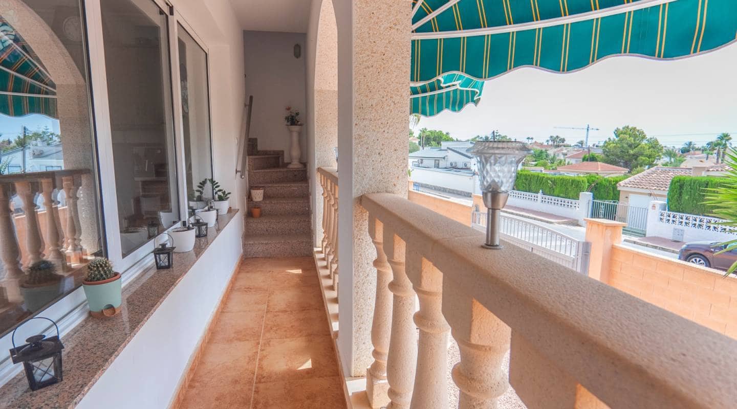 3 camera da letto Villa in vendita in Ciudad Quesada con piscina - 449.950 € (Rif: 9311538)
