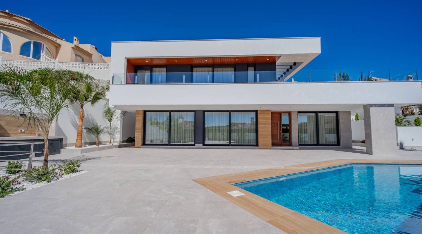 4 soveværelse Villa til salg i Ciudad Quesada med swimmingpool - € 1.150.000 (Ref: 9313882)