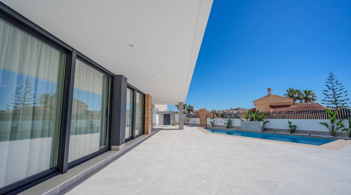 4 soveværelse Villa til salg i Ciudad Quesada med swimmingpool - € 1.150.000 (Ref: 9313882)