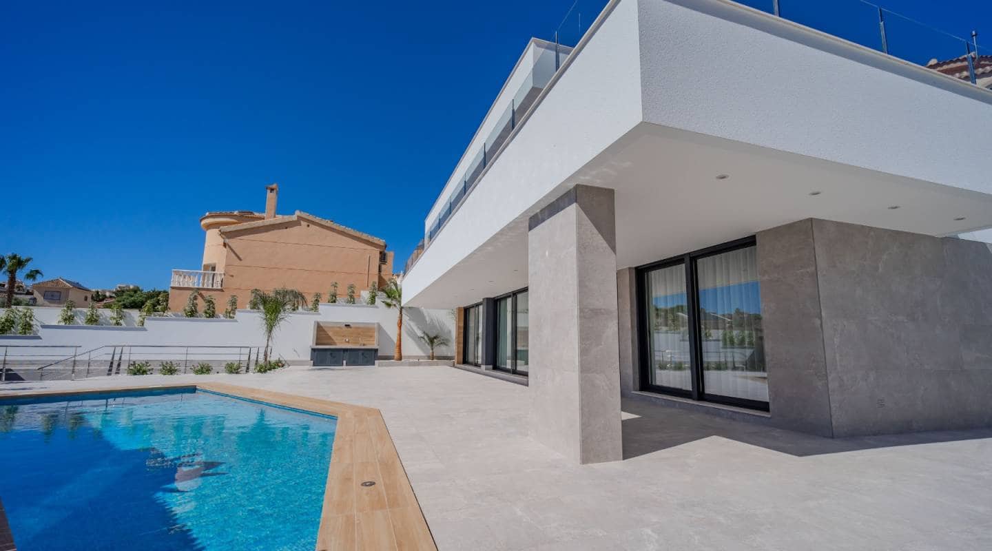 4 soveværelse Villa til salg i Ciudad Quesada med swimmingpool - € 1.150.000 (Ref: 9313882)