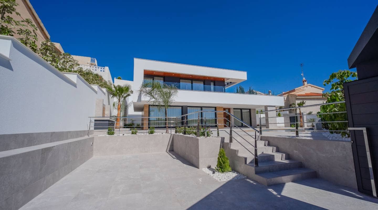 4 soveværelse Villa til salg i Ciudad Quesada med swimmingpool - € 1.150.000 (Ref: 9313882)