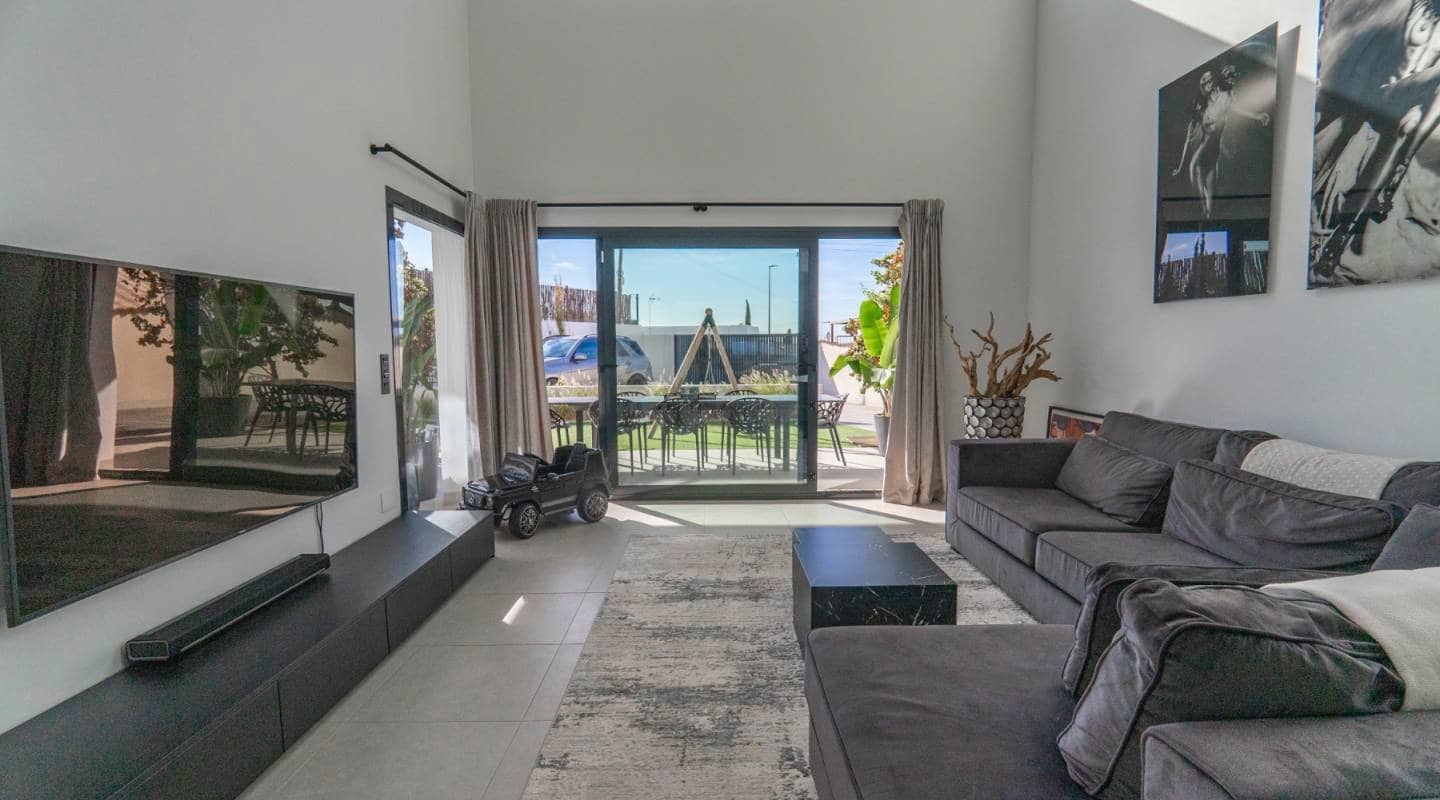 4 bedroom Villa for sale in Ciudad Quesada with pool - € 699,950 (Ref: 9313885)