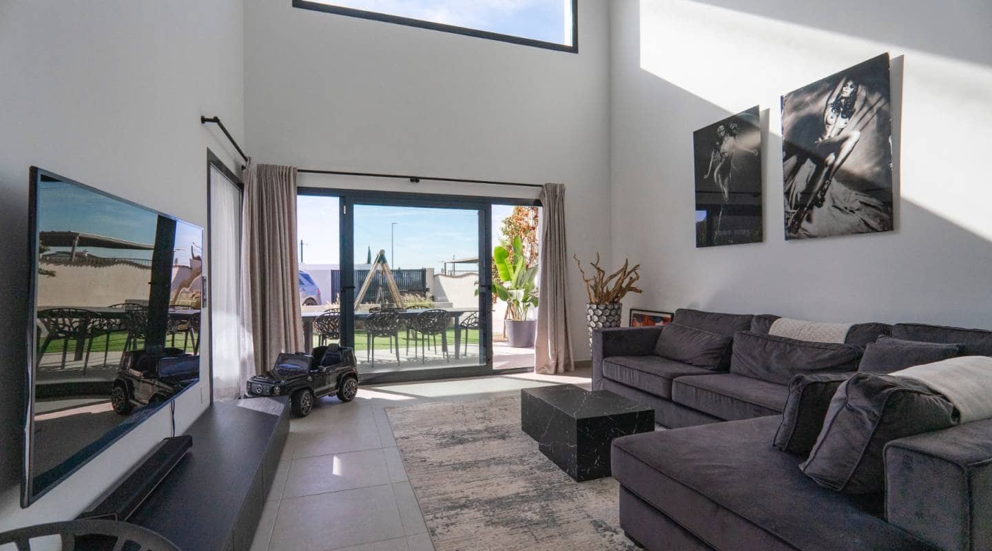 4 bedroom Villa for sale in Ciudad Quesada with pool - € 699,950 (Ref: 9313885)