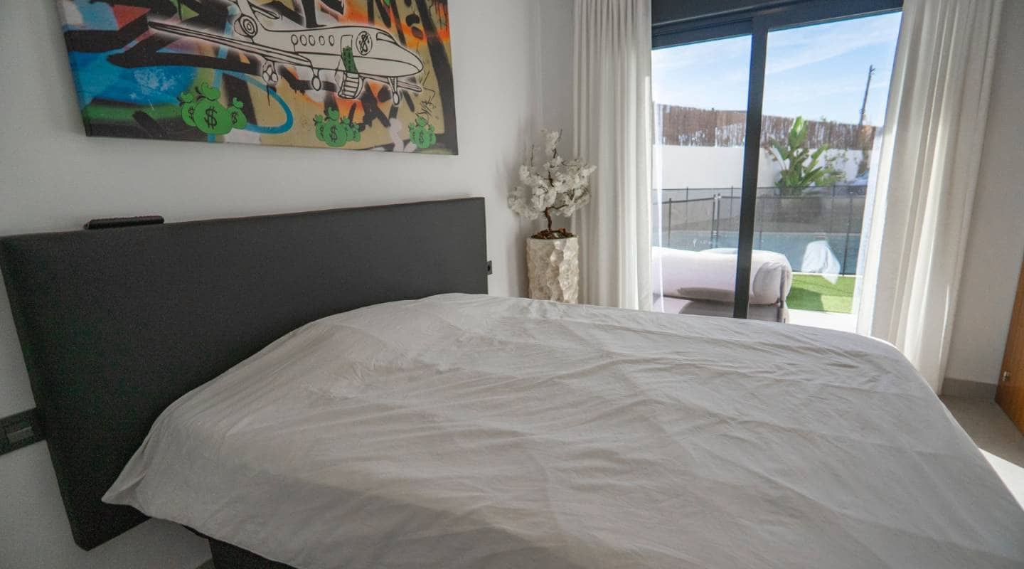 4 bedroom Villa for sale in Ciudad Quesada with pool - € 699,950 (Ref: 9313885)