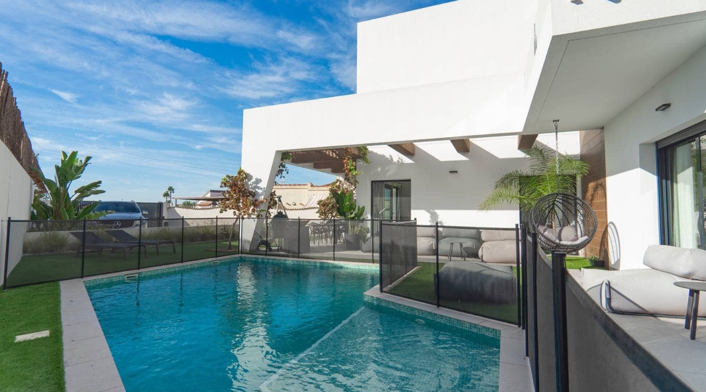 4 bedroom Villa for sale in Ciudad Quesada with pool - € 699,950 (Ref: 9313885)