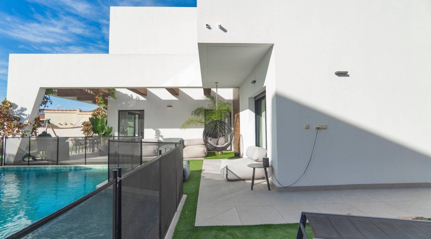 4 bedroom Villa for sale in Ciudad Quesada with pool - € 699,950 (Ref: 9313885)