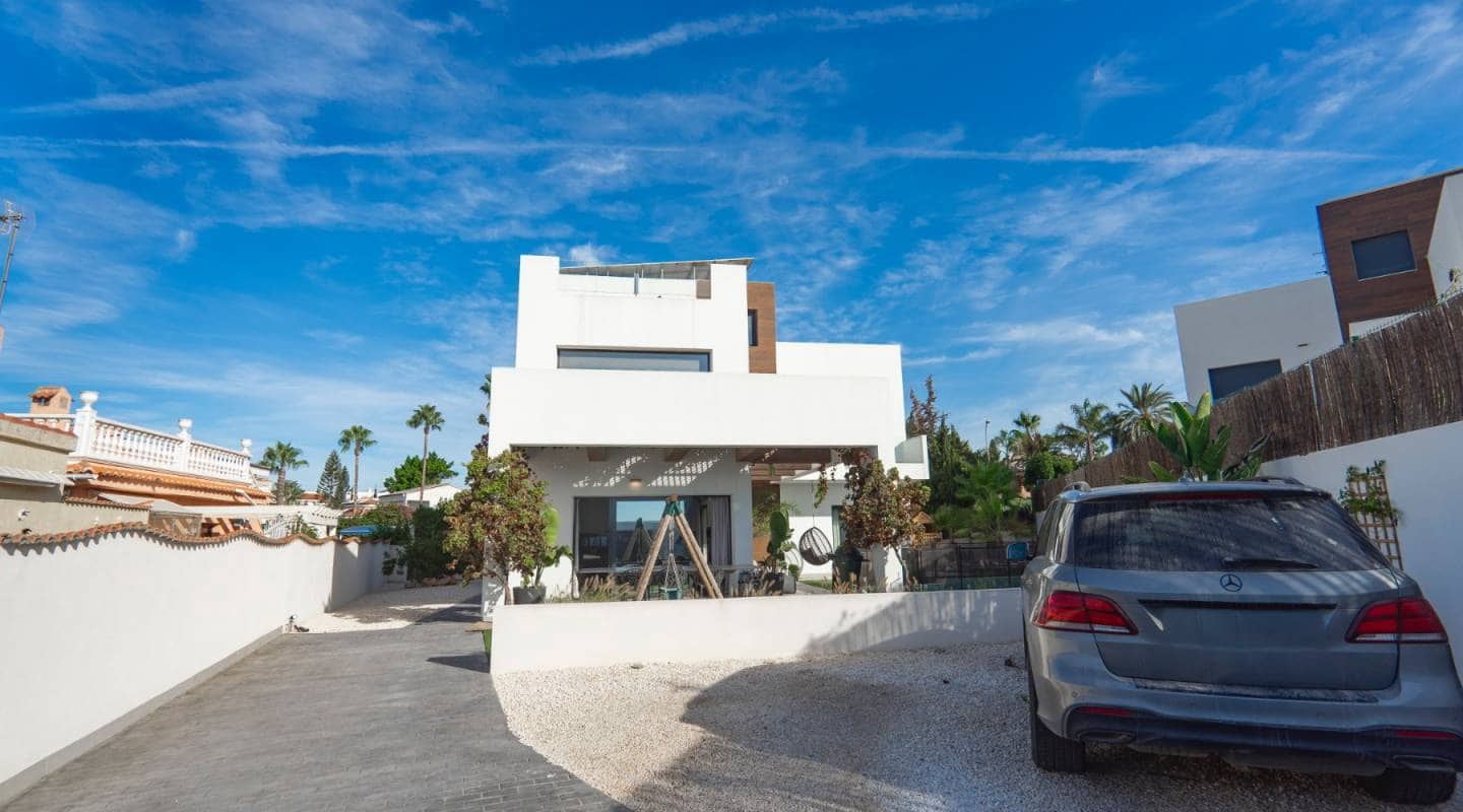 4 bedroom Villa for sale in Ciudad Quesada with pool - € 699,950 (Ref: 9313885)