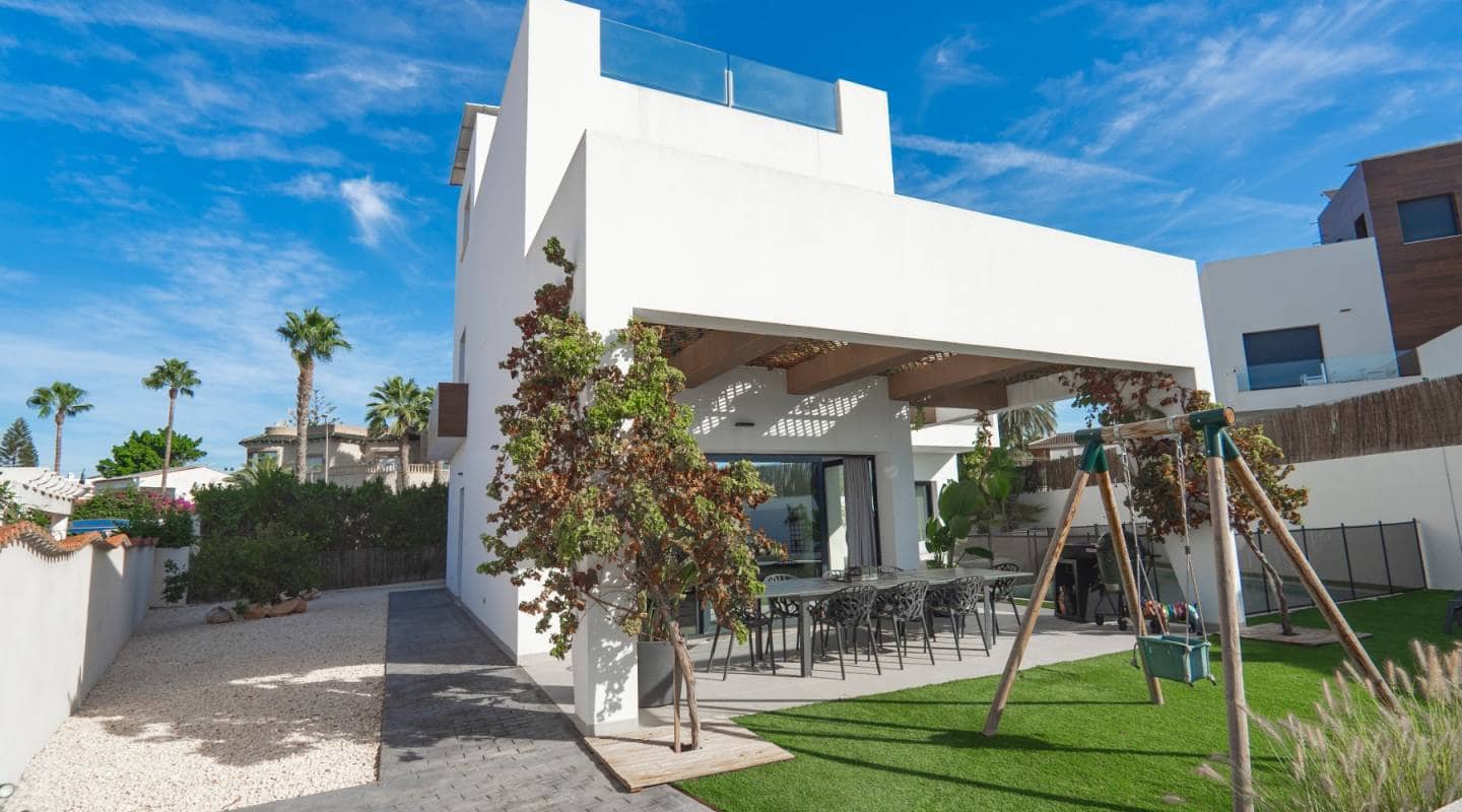 4 bedroom Villa for sale in Ciudad Quesada with pool - € 699,950 (Ref: 9313885)