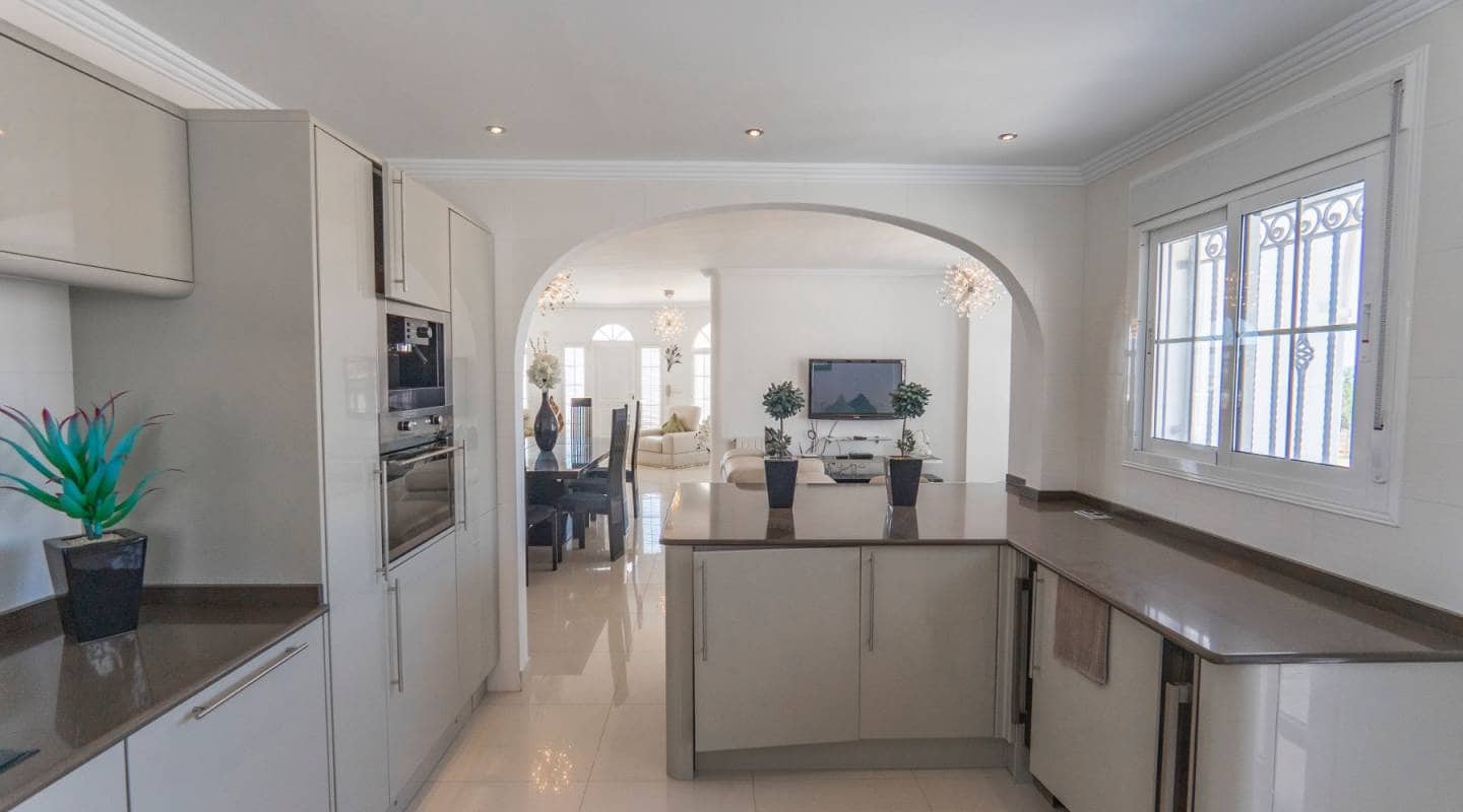 6 bedroom Villa for sale in Ciudad Quesada with pool - € 1,100,000 (Ref: 9313887)