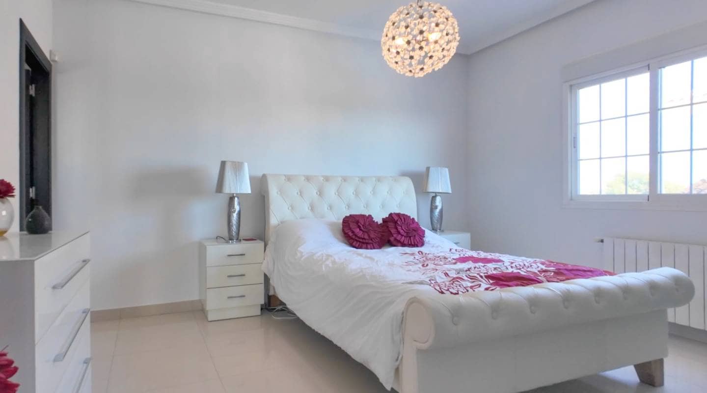 6 bedroom Villa for sale in Ciudad Quesada with pool - € 1,100,000 (Ref: 9313887)