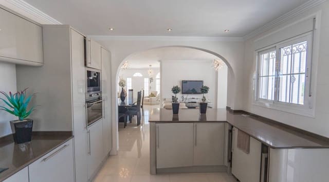 6 bedroom Villa for sale in Ciudad Quesada, Rojales with pool - € 1,100,000 (Ref: 9313887)