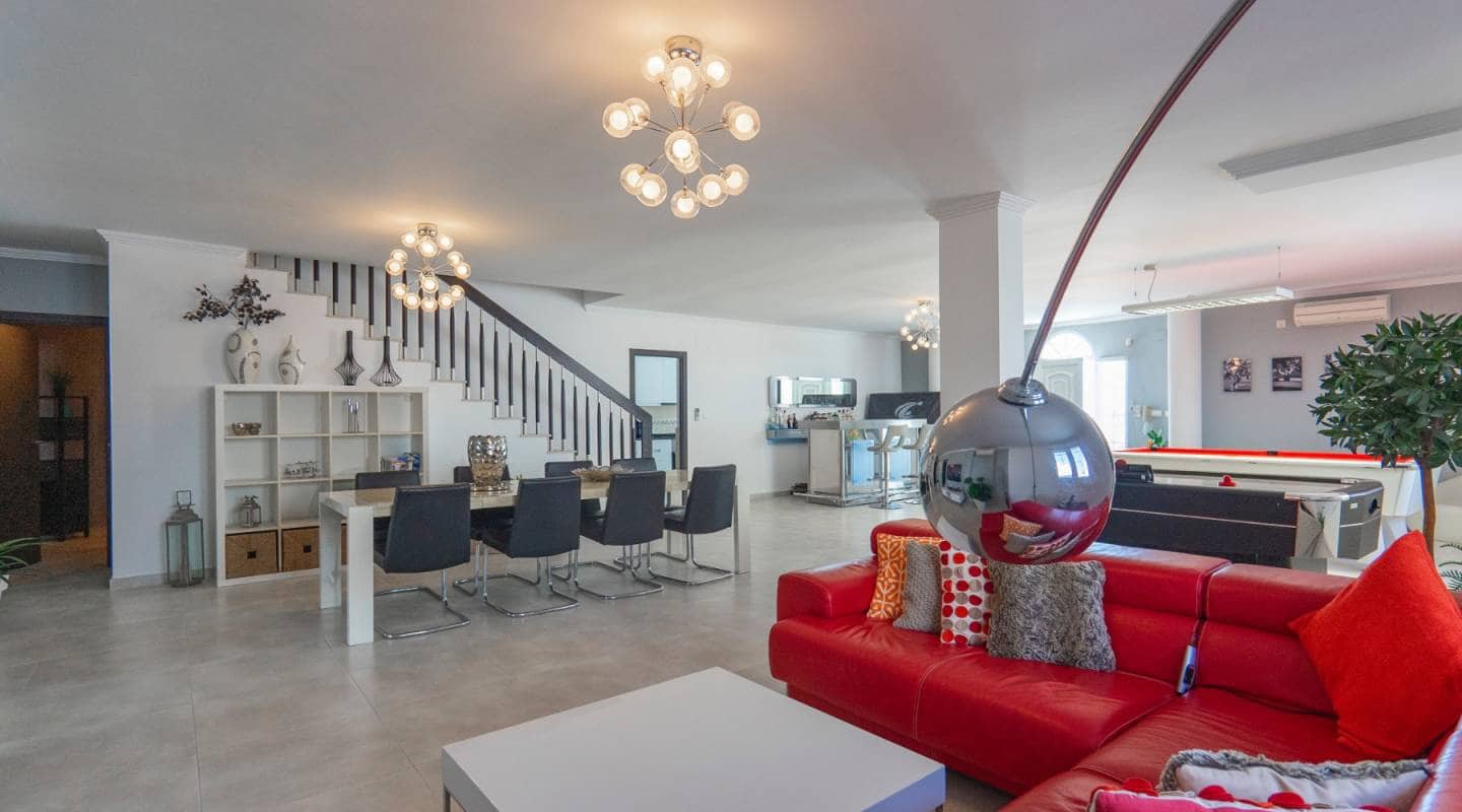 6 bedroom Villa for sale in Ciudad Quesada with pool - € 1,100,000 (Ref: 9313887)