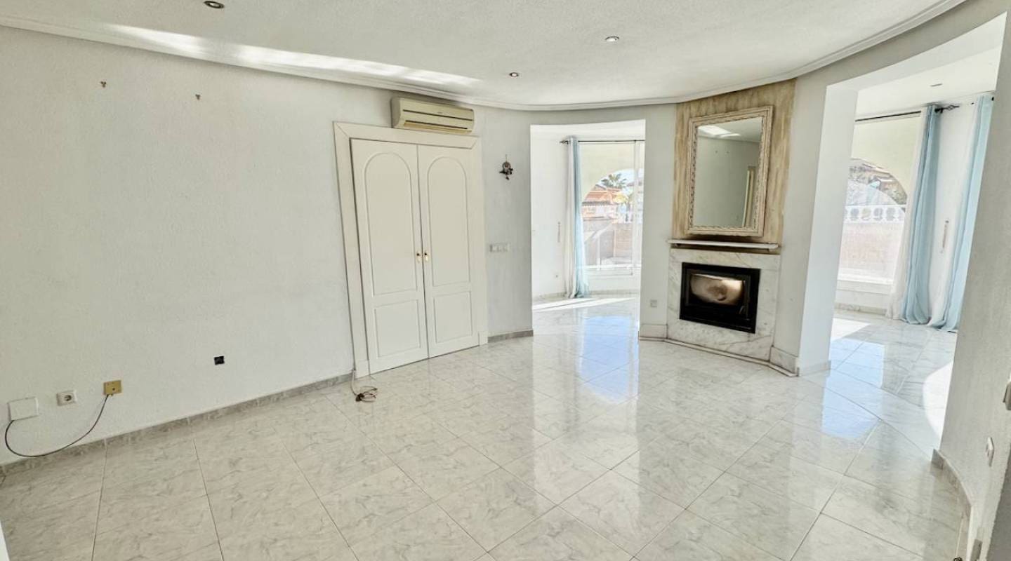 4 soverom Villa til salgs i Lo Pepin med svømmebasseng - € 375 000 (Ref: 9313888)