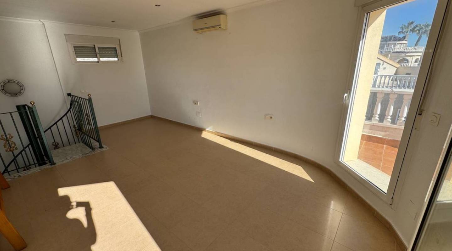 4 soverom Villa til salgs i Lo Pepin med svømmebasseng - € 375 000 (Ref: 9313888)