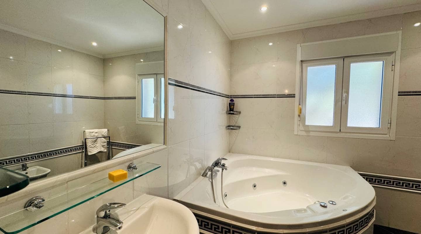 5 soveværelse Villa til salg i Dona Pepa med swimmingpool - € 649.000 (Ref: 9314288)