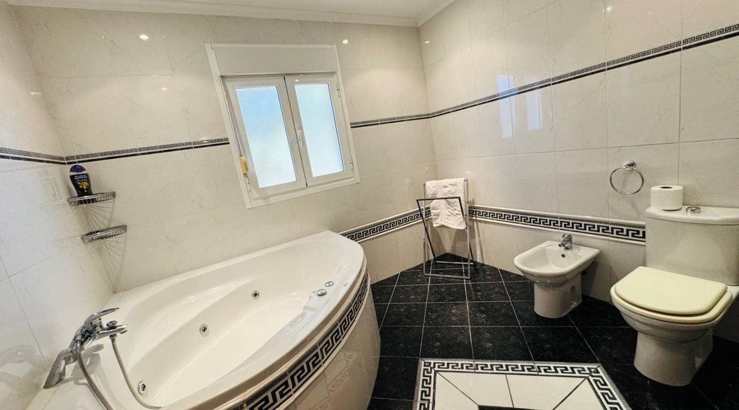 5 soveværelse Villa til salg i Dona Pepa med swimmingpool - € 649.000 (Ref: 9314288)