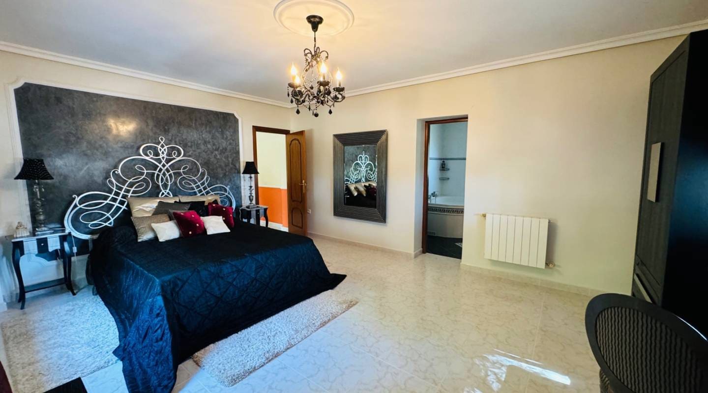 5 soveværelse Villa til salg i Dona Pepa med swimmingpool - € 649.000 (Ref: 9314288)